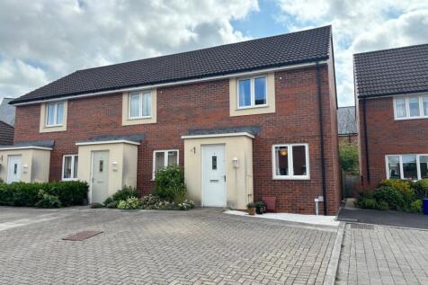 2 bedroom semi-detached house for sale