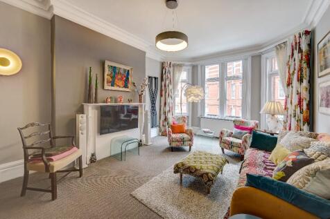 3 bedroom flat for sale