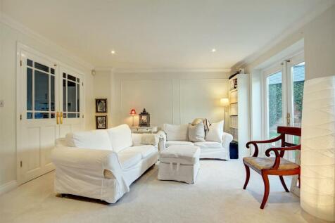 Crown Close, Great Glen, Leicestershire 3 bed semi