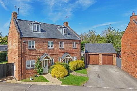 Crown Close, Great Glen, Leicestershire 3 bed semi