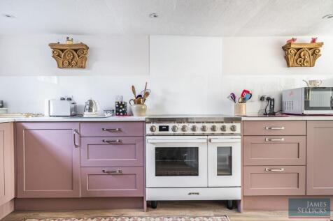 3 bedroom cottage for sale