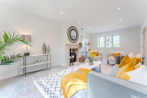 4 bedroom link detached house for sale