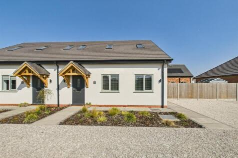 Lincoln Road, North Hykeham, Lincoln 2 bed semi