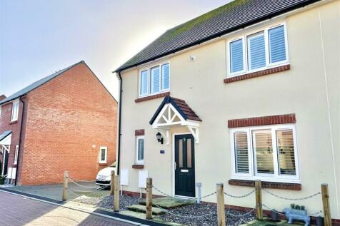 3 bedroom semi-detached house for sale