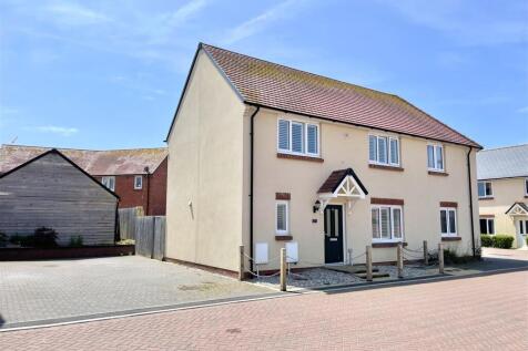 3 bedroom semi-detached house for sale