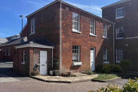 1 bedroom maisonette for sale