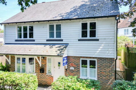 No Onward Chain In Hawkhurst 4 bed detached house for sale