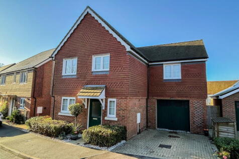 Available With No Onward Chain In... 3 bed detached house for sale