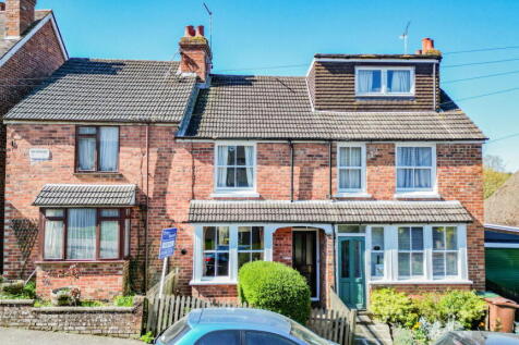 Close Proximity To Hawkhurst Colonnade 3 bed terraced house for sale