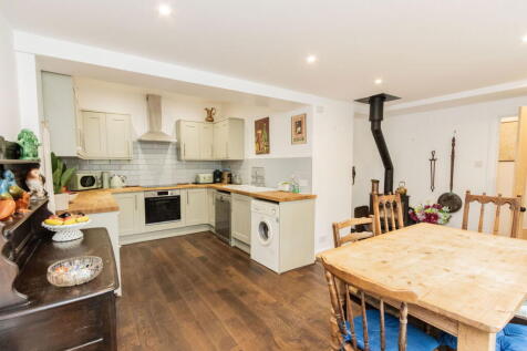 Available With No Onward Chain in Bodiam 4 bed semi