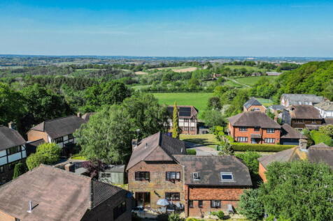 A 1900sq.ft. Home, Available With No... 5 bed detached house for sale