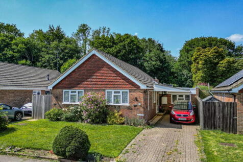 1.2 Miles From Etchingham Mainline... 3 bed detached bungalow for sale