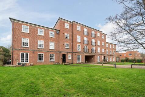 Portsmouth Road, Milford, Godalming, GU8 2 bed flat for sale