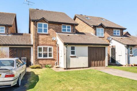 3 bedroom link detached house for sale