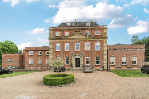 Portsmouth Road, Milford, Godalming, GU8 2 bed apartment for sale