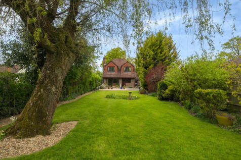 Rowly Drive, Cranleigh, GU6 4 bed detached house for sale