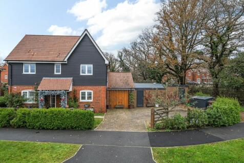 Morgan Drive, Cranleigh, GU6 3 bed detached house for sale