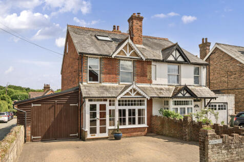 Church Street, Rudgwick, RH12 4 bed semi