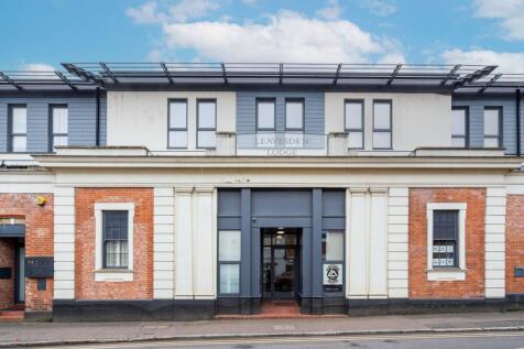 3 bedroom flat for sale