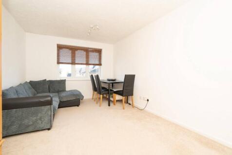 Anglian Close, Watford, WD24 2 bed flat for sale