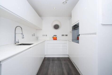 Wilmington Close, Watford, WD18 2 bed flat for sale