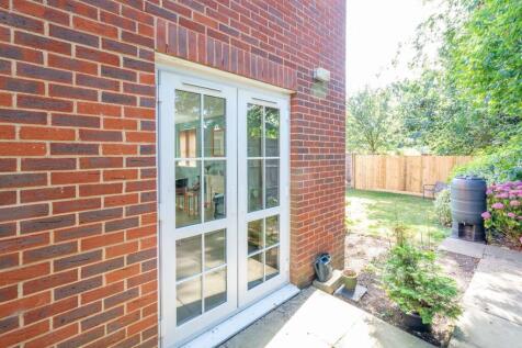 Holtsmere Close, Watford, WD25 1 bed flat for sale