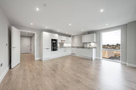 Station Road, Watford, WD17 3 bed flat for sale