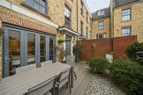 3 bedroom terraced house for sale