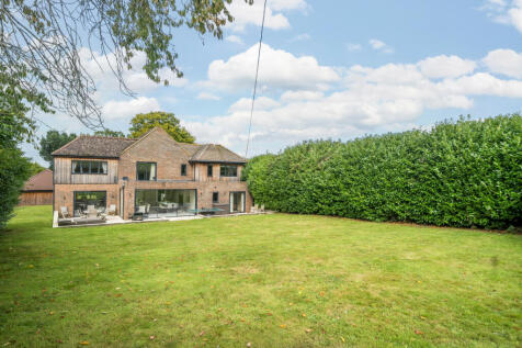 Churt Road, Churt, Farnham, GU10 5 bed detached house for sale