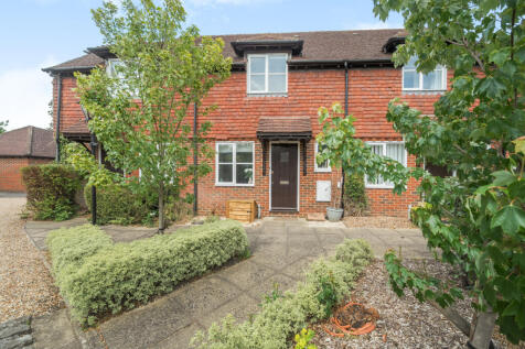 Barncroft, Farnham, GU9 2 bed terraced house for sale
