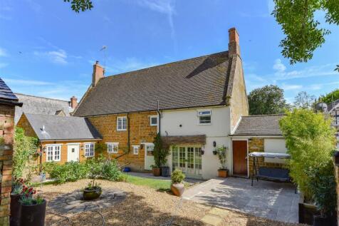 Church Street, Rothersthorpe 5 bed detached house for sale