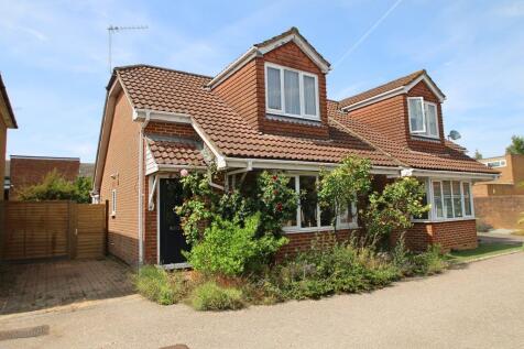 Knaphill, 2 bed detached bungalow for sale