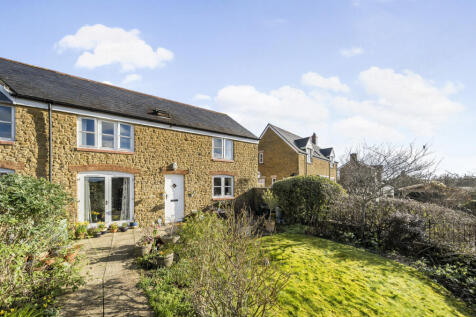 Fortnum Place, Ilminster, Somerset, TA19 3 bed end of terrace house for sale