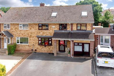 5 bedroom semi-detached house for sale