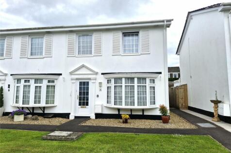 Ernsborough Gardens, Honiton, Devon... 3 bed semi