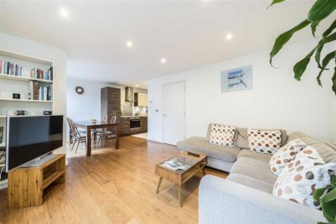 Boyson Road, London SE17 3 bed flat for sale