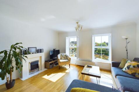 4 bedroom end of terrace house for sale