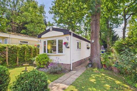 Fangrove Park, Lyne, Surrey, KT16 2 bed park home for sale