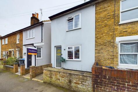 Queen Street, Chertsey, Surrey, KT16 2 bed end of terrace house for sale