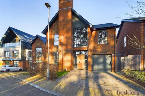 Firefly Road, Longcross, Surrey, KT16 4 bed detached house for sale