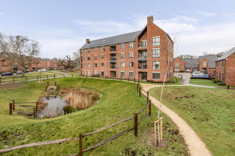 Garrett Crescent, Ottershaw, Surrey... 2 bed apartment for sale