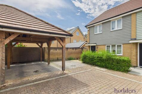 Leigh Mews, Chertsey, Surrey, KT16 3 bed semi