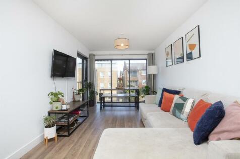 Gordon Road, Peckham, SE15 2 bed apartment for sale