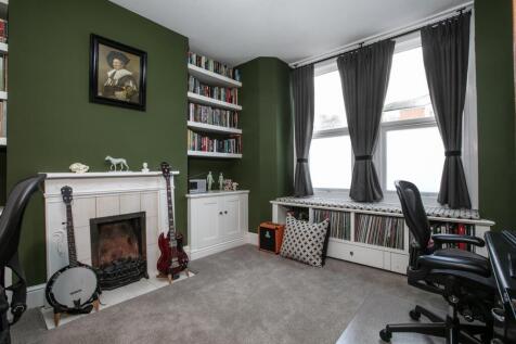 Ivydale Road, Nunhead, SE15 2 bed flat for sale
