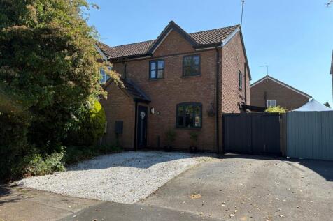 3 bedroom semi-detached house for sale
