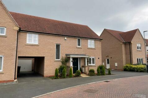 4 bedroom link detached house for sale