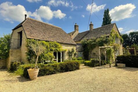 6 bedroom detached house for sale