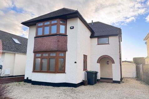 Suffolk Avenue Christchurch BH23 2SQ 3 bed detached house for sale