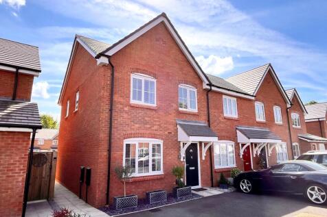3 bedroom end of terrace house for sale