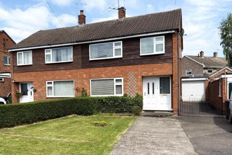 3 bedroom semi-detached house for sale